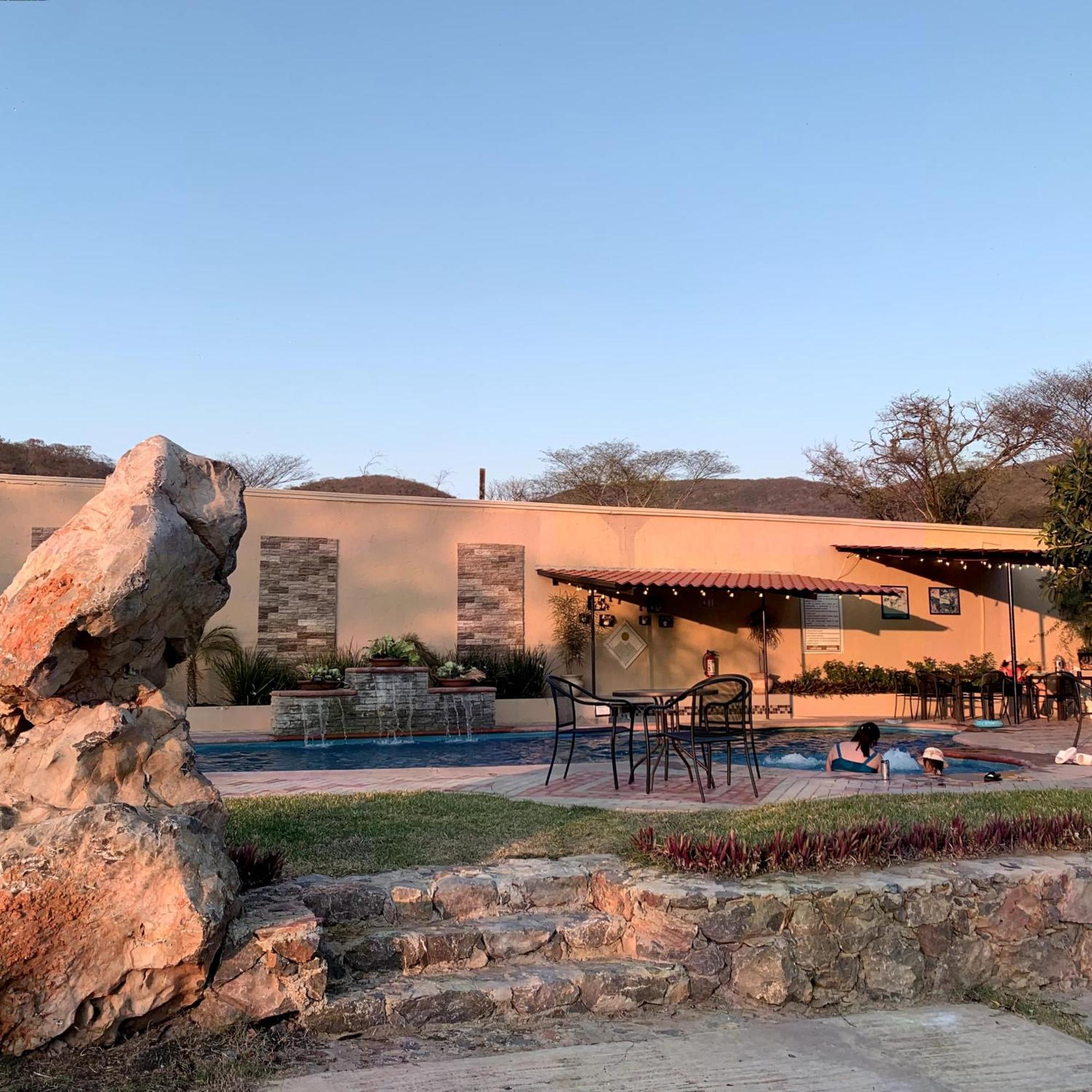 Hotel y Restaurante Villas Del Sol Jalpan de Serra Exterior foto